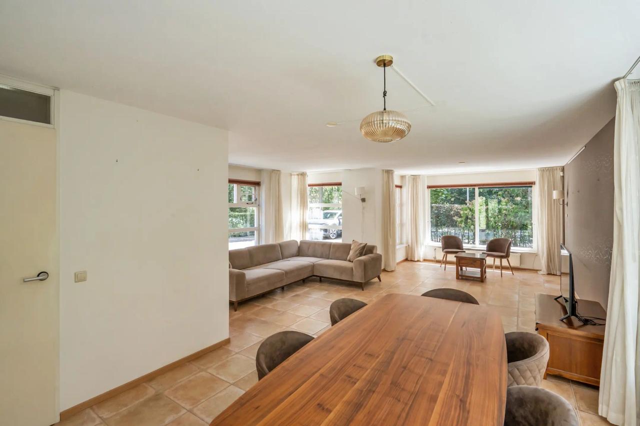 Detached villa with 4 bedrooms and garden - Image 6