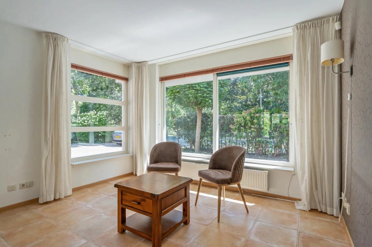 Detached villa with 4 bedrooms and garden - Image 8