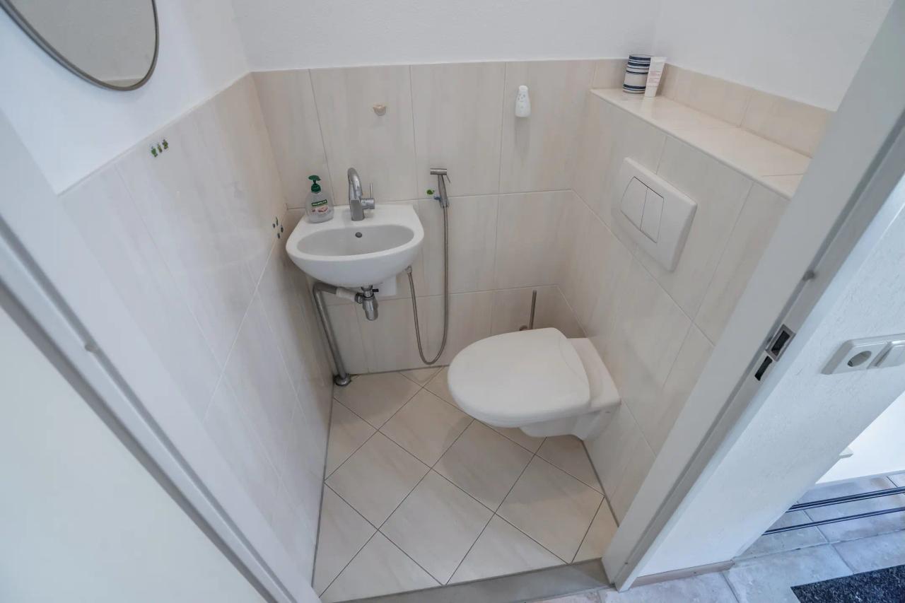 Detached villa with 4 bedrooms and garden - Image 12