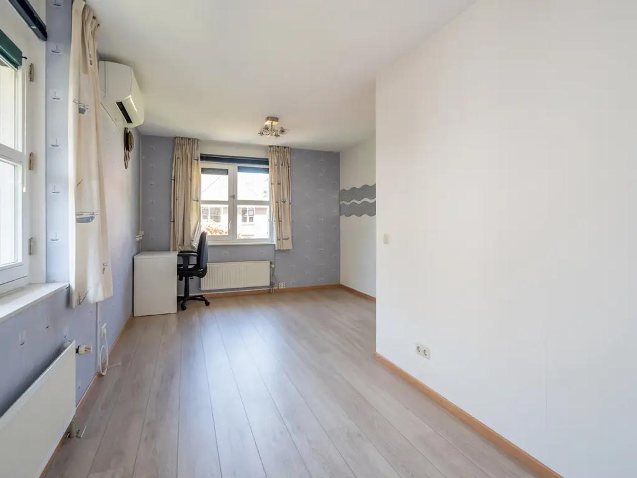 Detached villa with 4 bedrooms and garden - Image 18