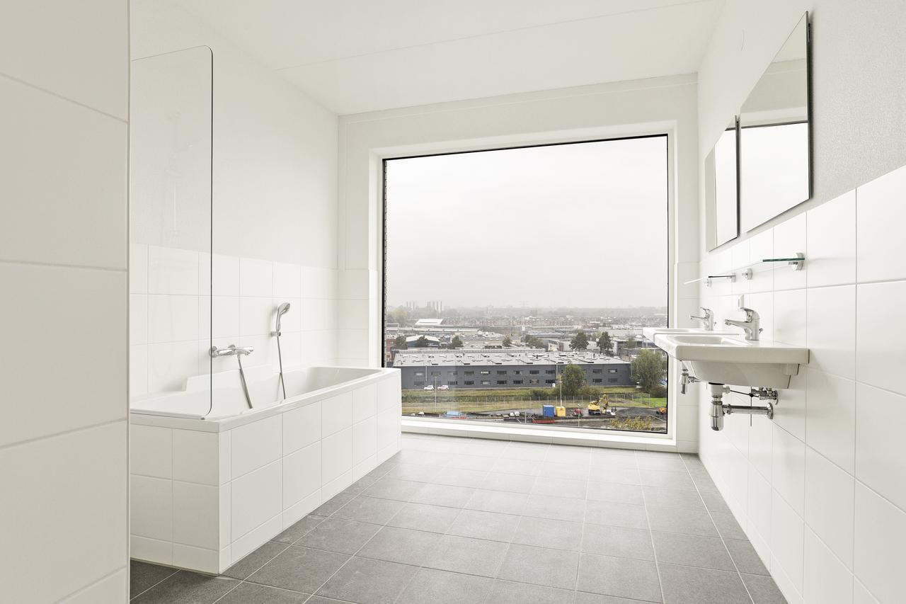 3-Room Apartment in Holland Park - Image 6