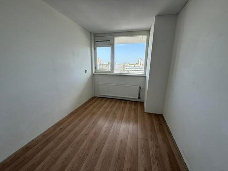 80 m² apartment for three housemates - Image 7