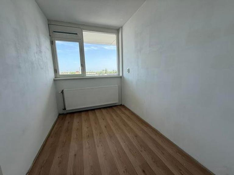 80 m² apartment for three housemates - Image 10