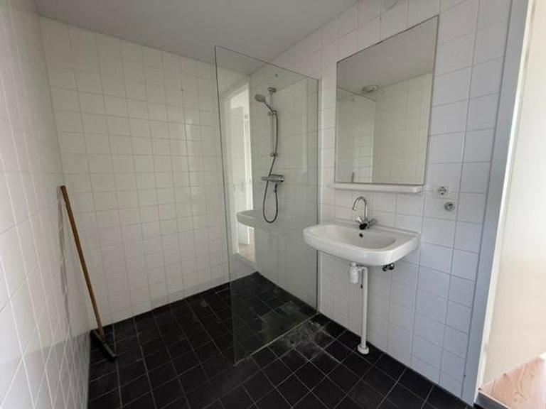 80 m² apartment for three housemates - Image 11