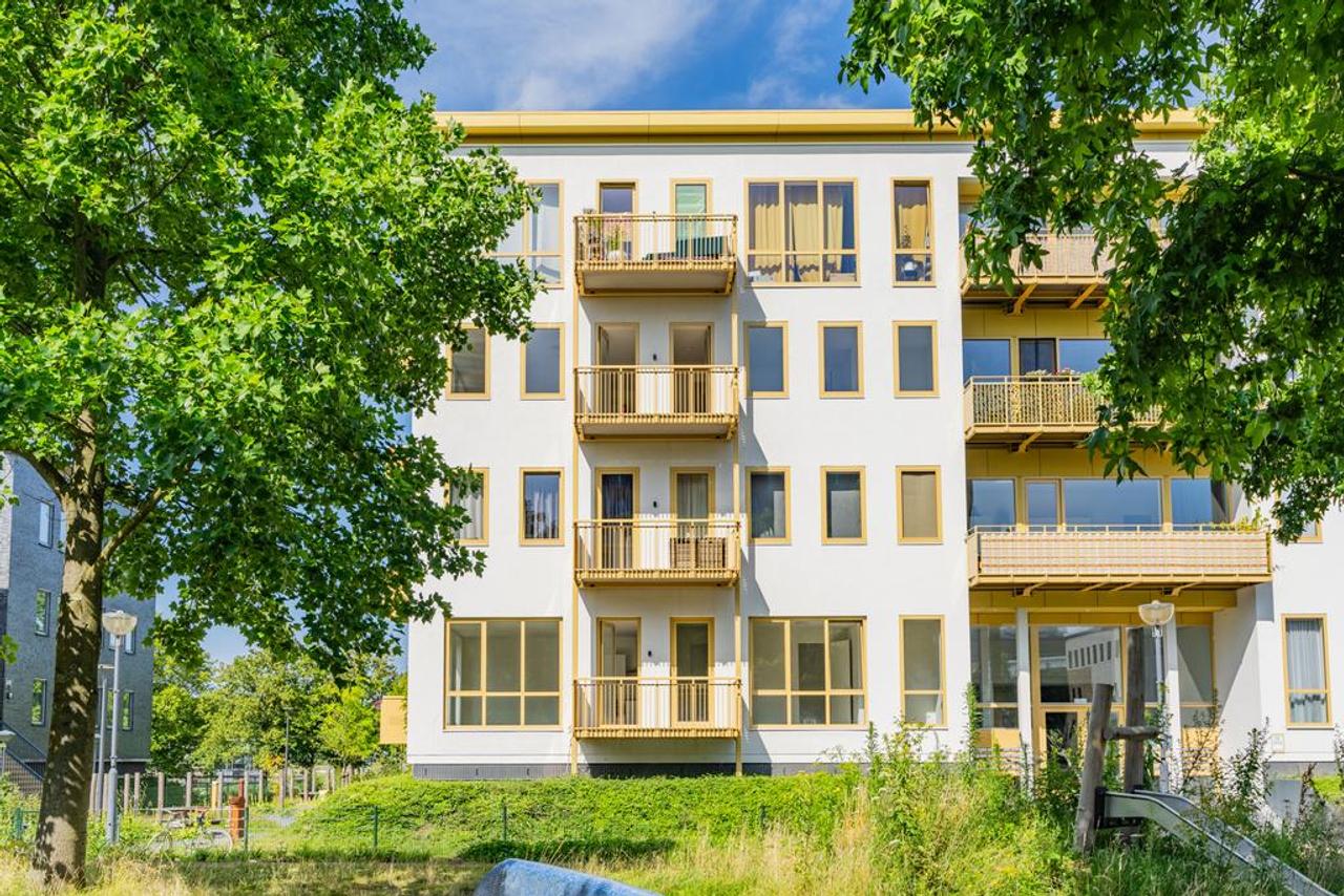 87 m² apartment with balcony in Sloterdijk - Image 1