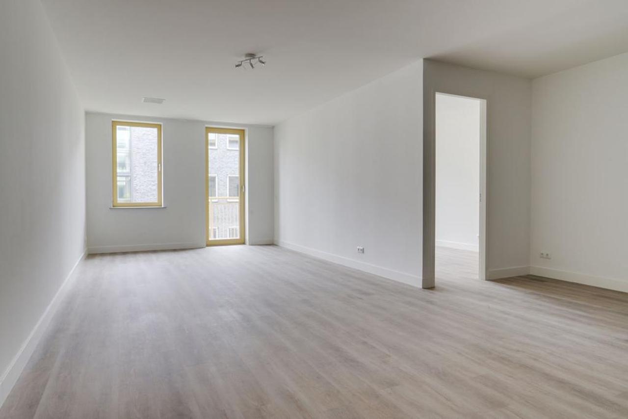 87 m² apartment with balcony in Sloterdijk - Image 3