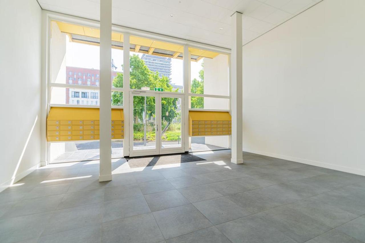 87 m² apartment with balcony in Sloterdijk - Image 4