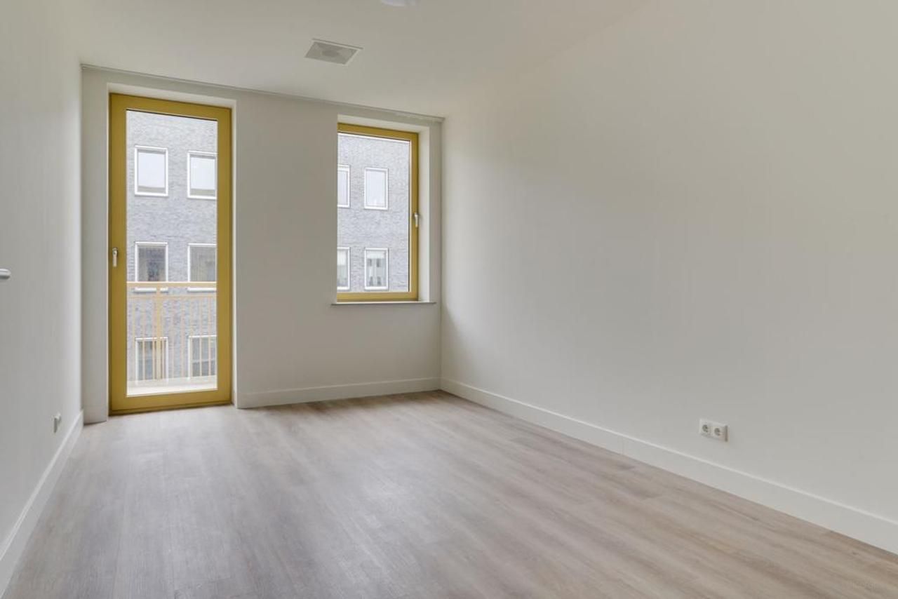 87 m² apartment with balcony in Sloterdijk - Image 5