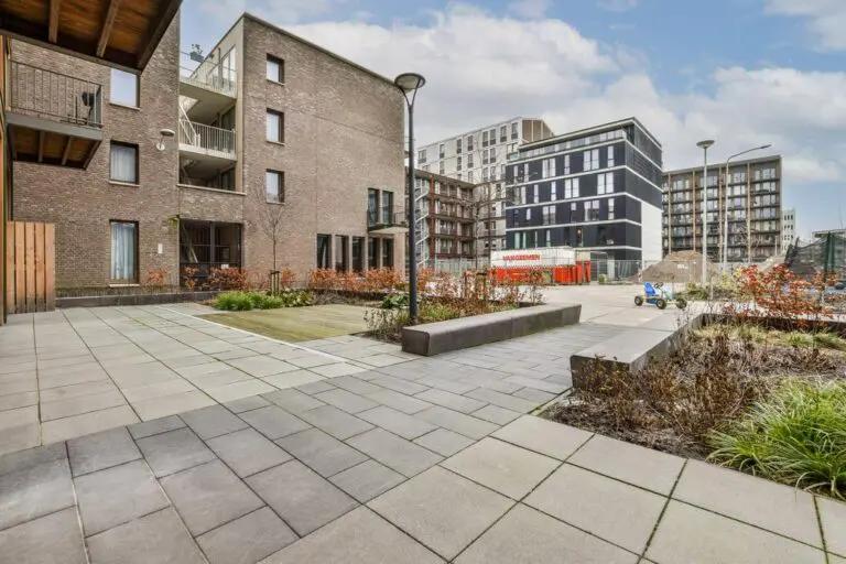 Wooden 2-Bedroom Apartment with South-Facing Balcony - Image 16