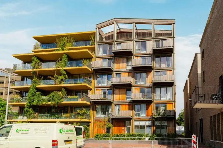 Wooden 2-Bedroom Apartment with South-Facing Balcony - Image 17