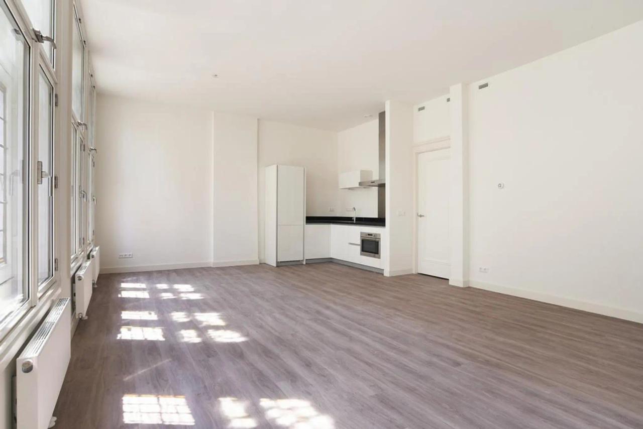 91 m² apartment with stained glass - Image 2