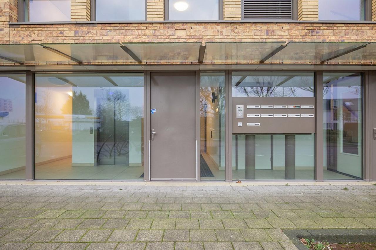100 m² apartment with balcony in Leiden - Image 2