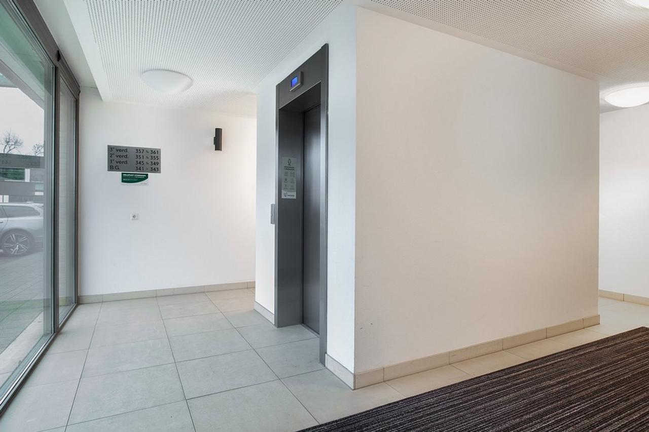 100 m² apartment with balcony in Leiden - Image 3