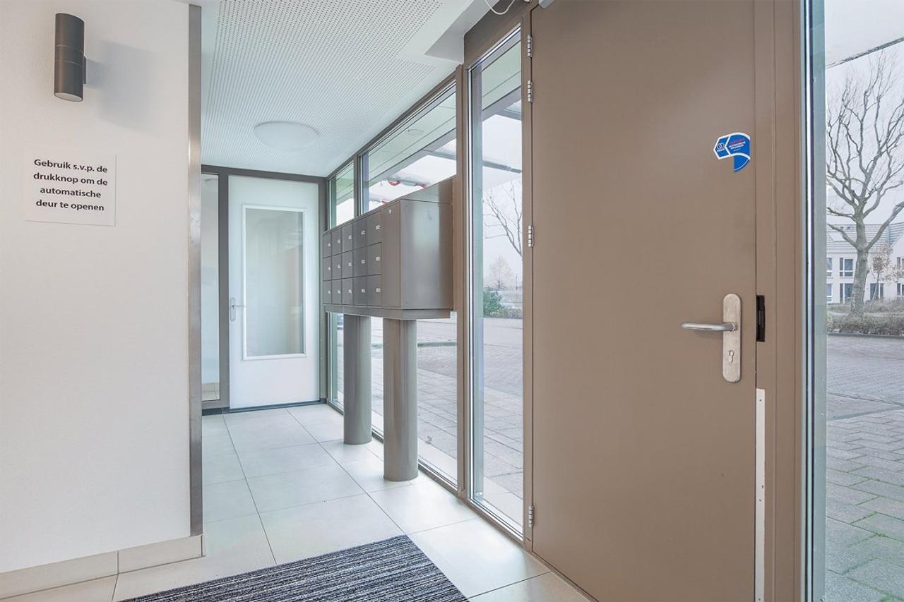 100 m² apartment with balcony in Leiden - Image 4