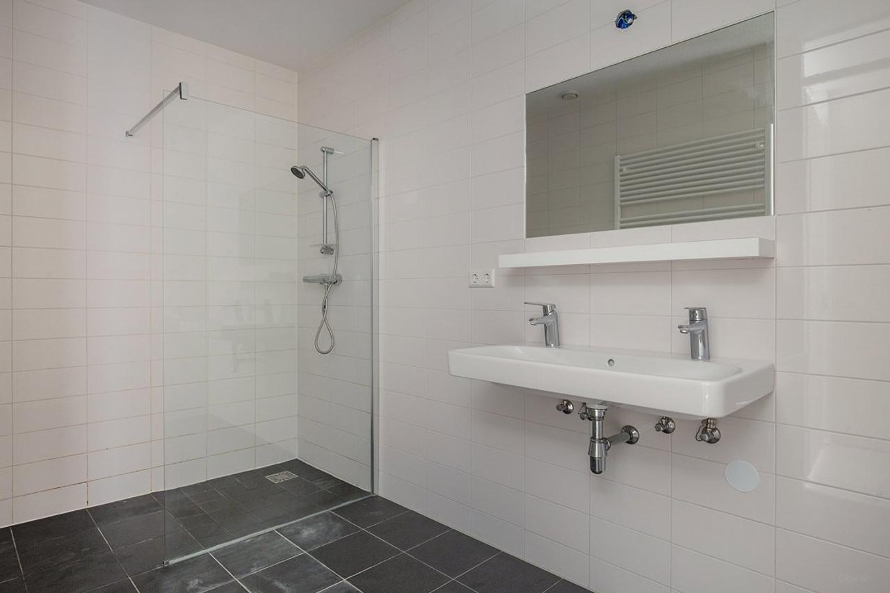 100 m² apartment with balcony in Leiden - Image 9