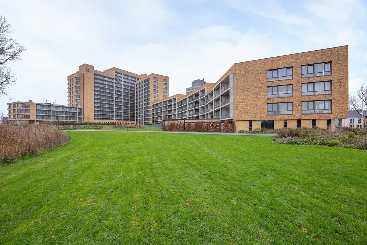 100 m² apartment with balcony in Leiden - Image 18