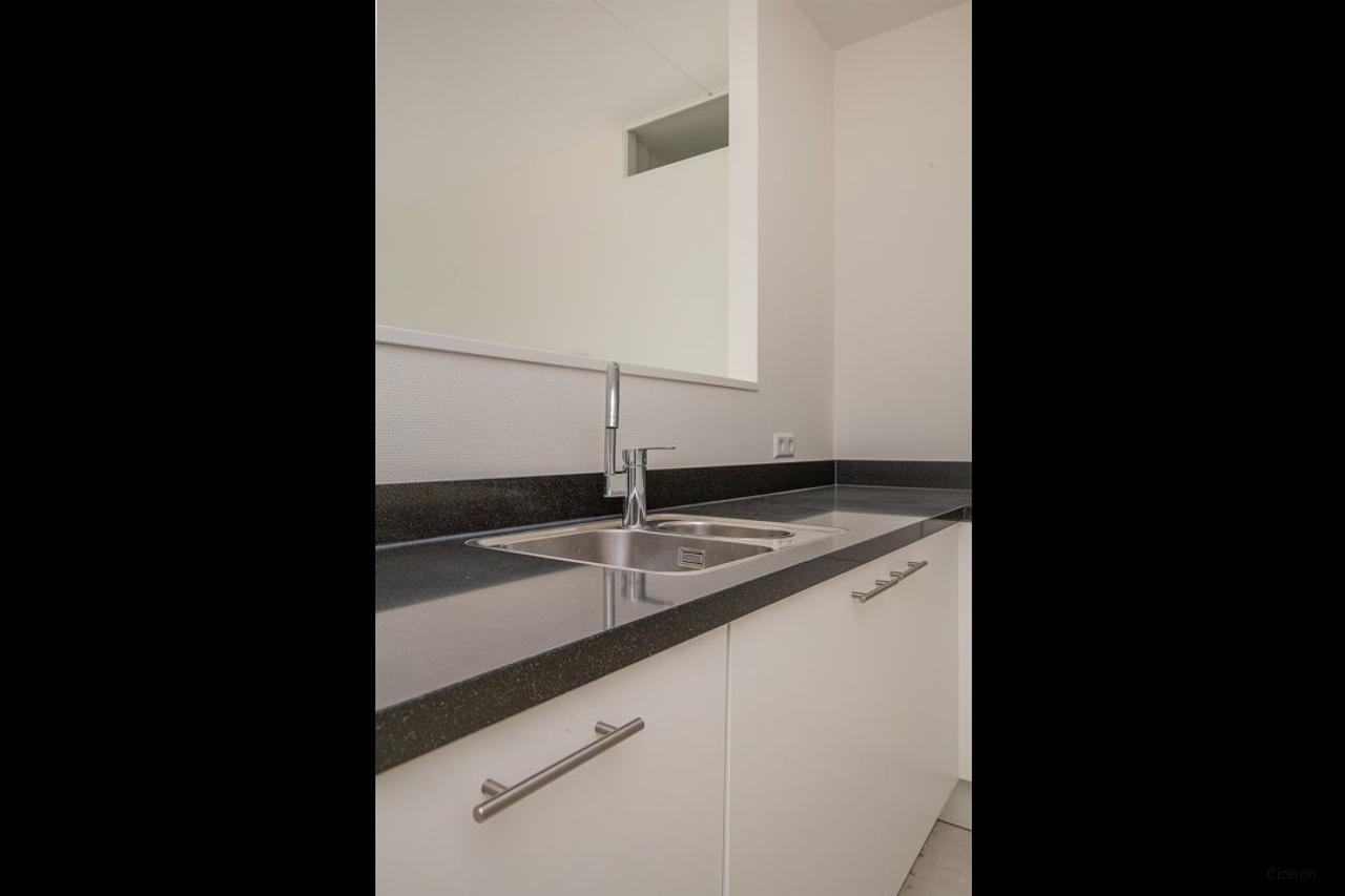 100 m² apartment with balcony in Leiden - Image 19