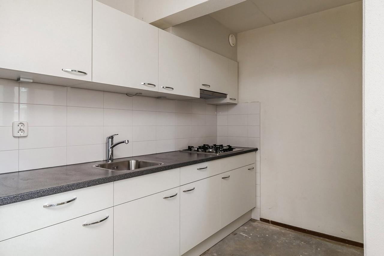 Energy-efficient 2-bedroom apartment with balcony - Image 3