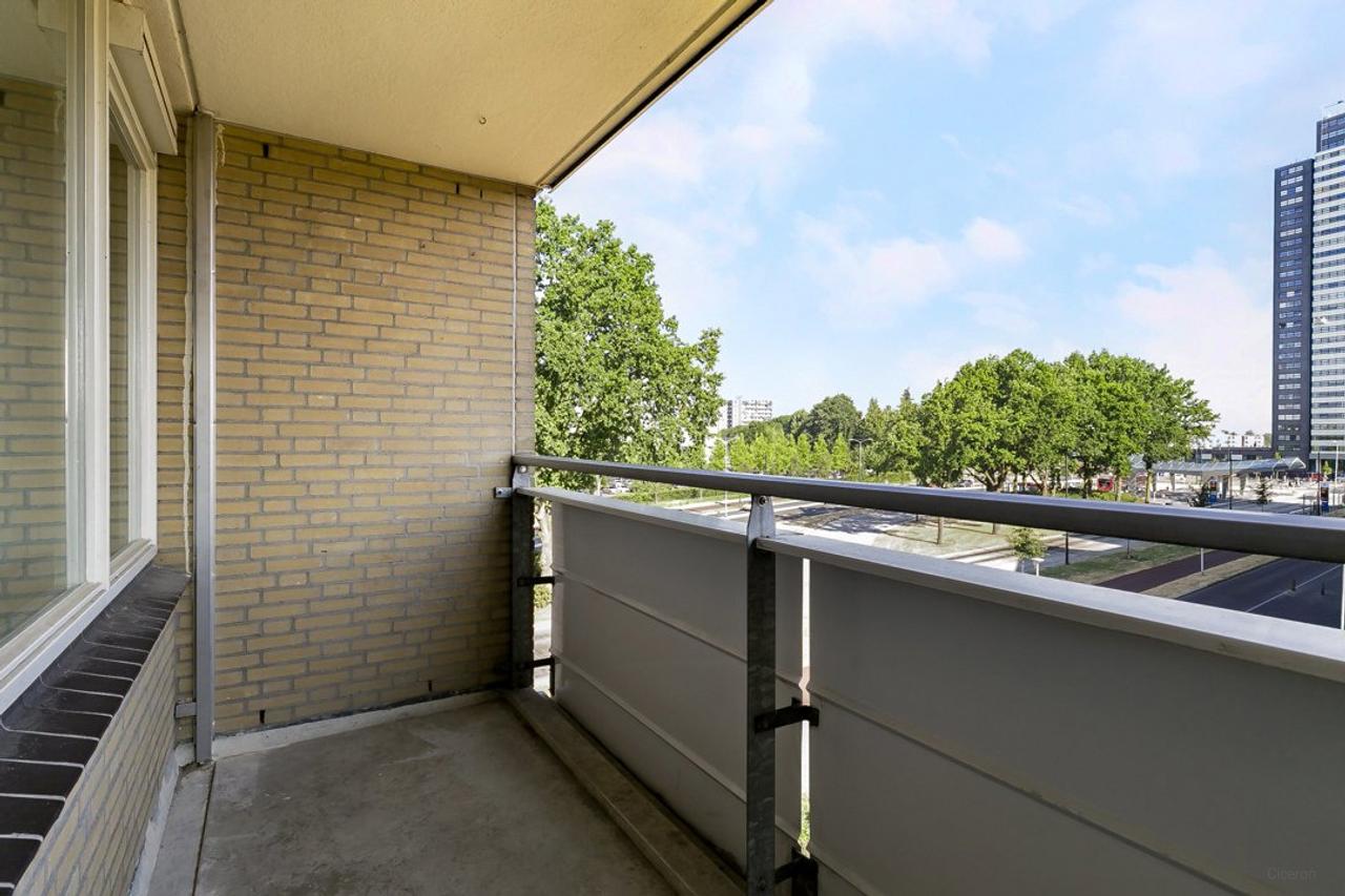 Energy-efficient 2-bedroom apartment with balcony - Image 4
