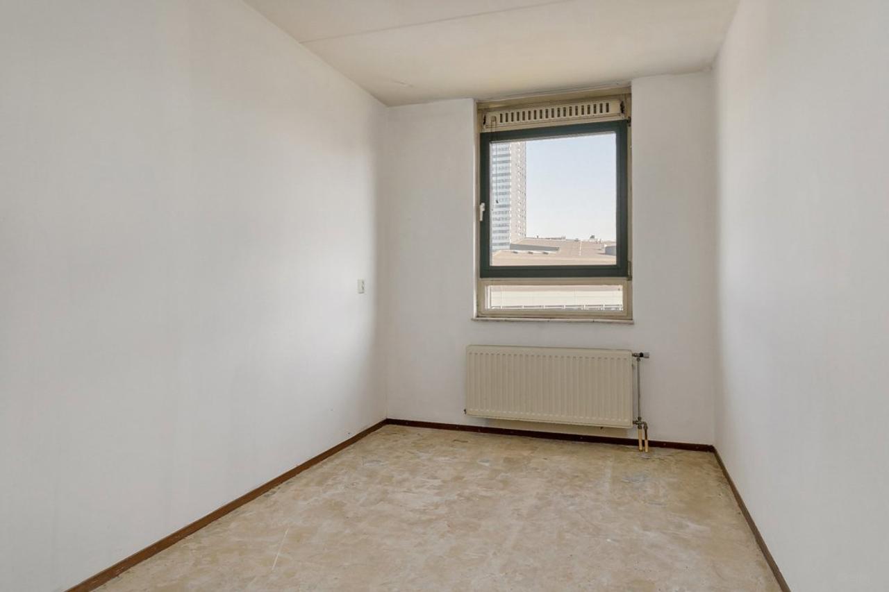 Energy-efficient 2-bedroom apartment with balcony - Image 5