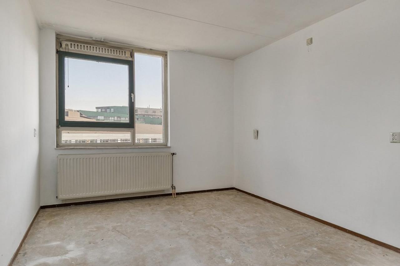 Energy-efficient 2-bedroom apartment with balcony - Image 6