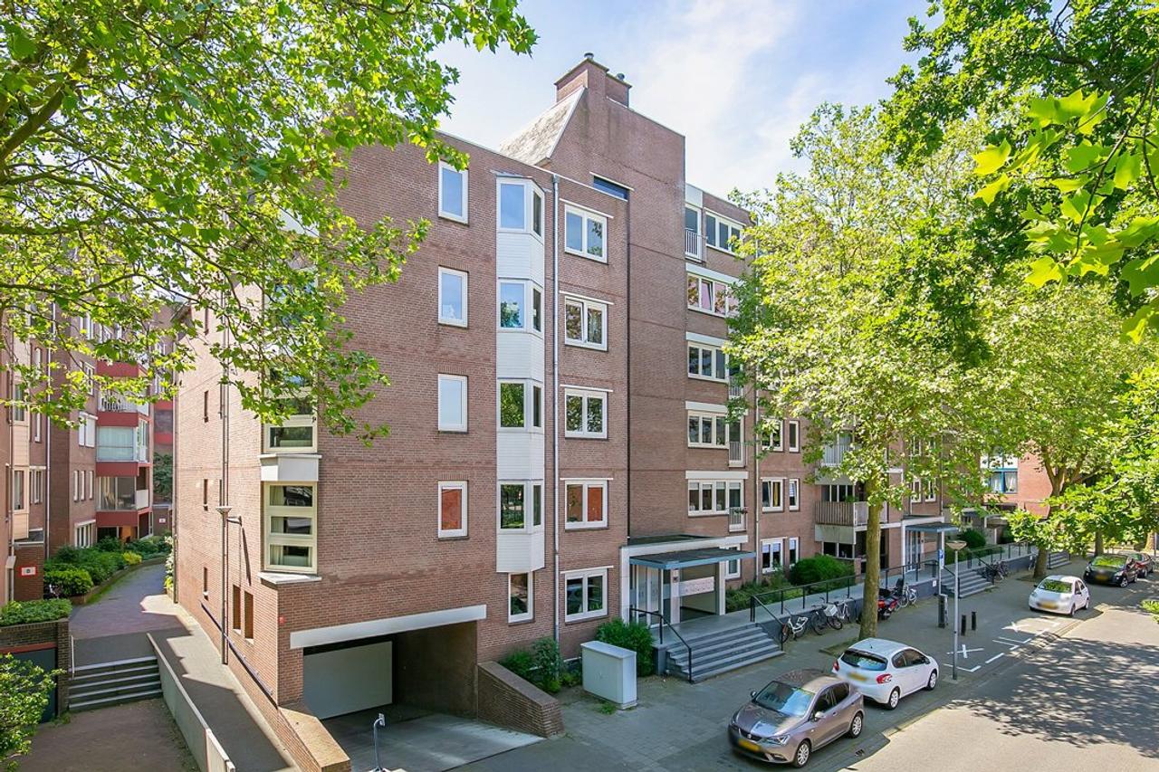 100 m² apartment with balcony in Groningen - Image 1