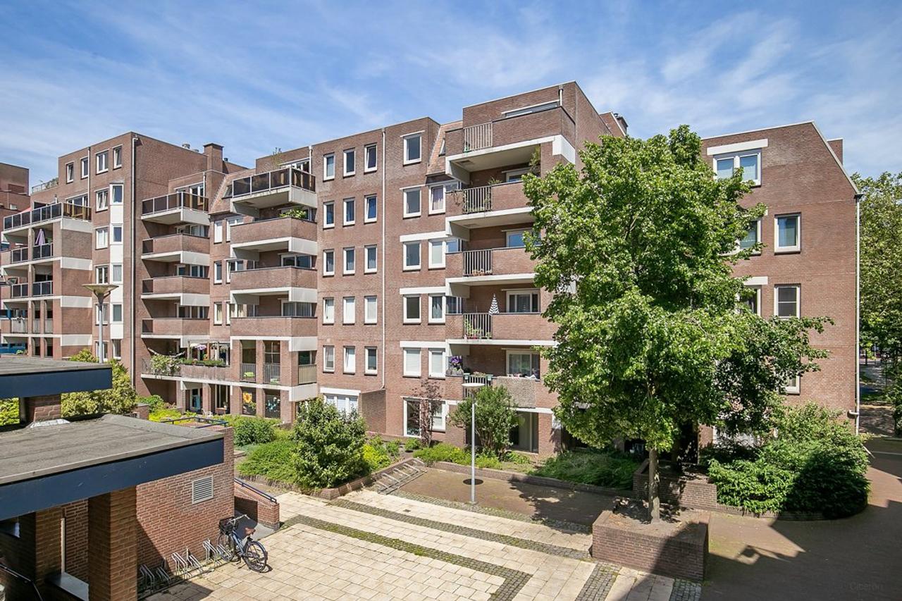 100 m² apartment with balcony in Groningen - Image 22