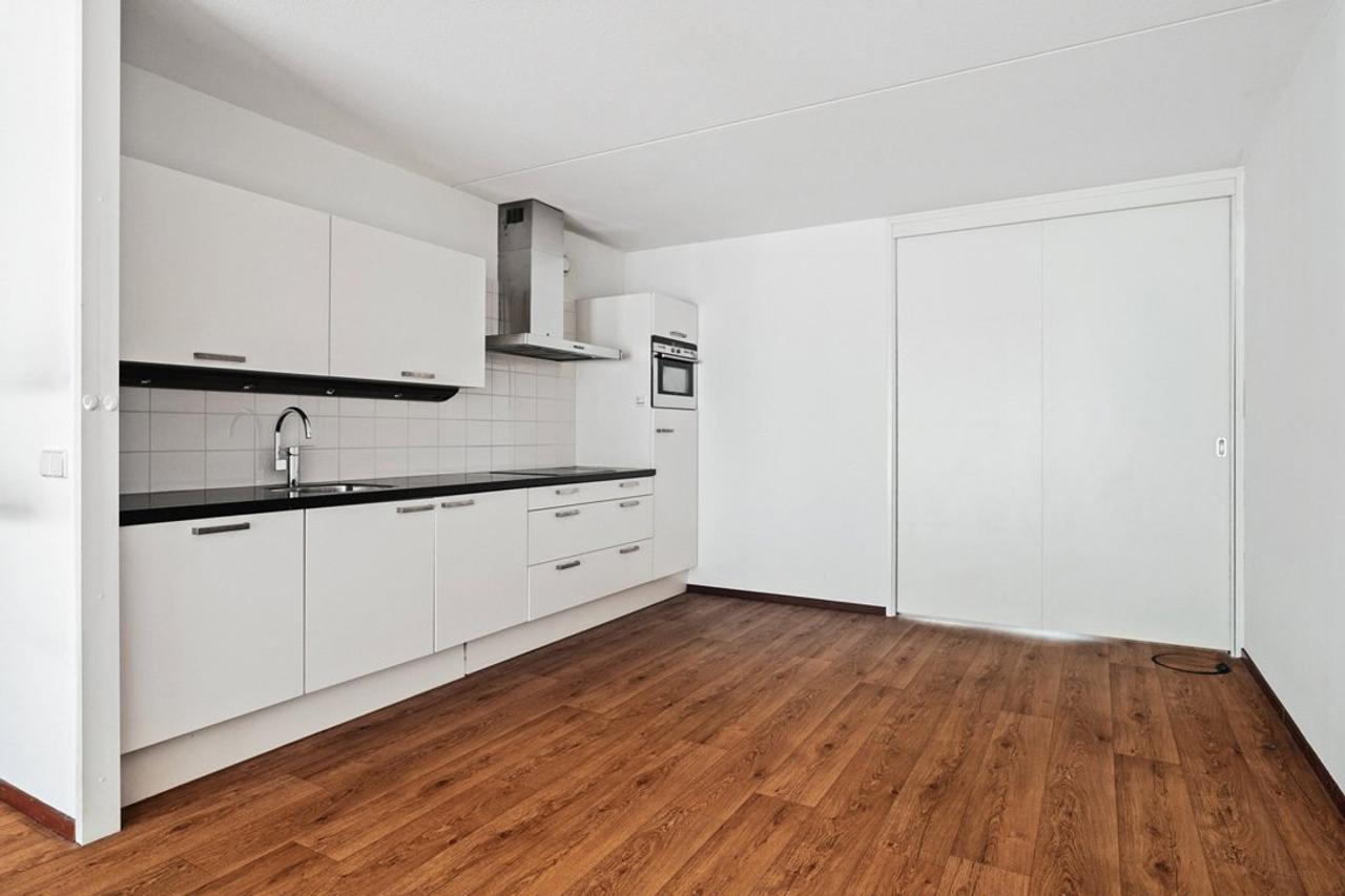 102 m² apartment with parking - Image 4