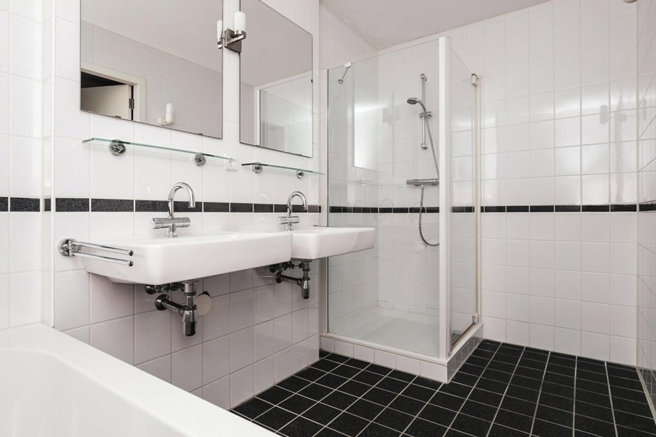 102 m² apartment with parking - Image 11