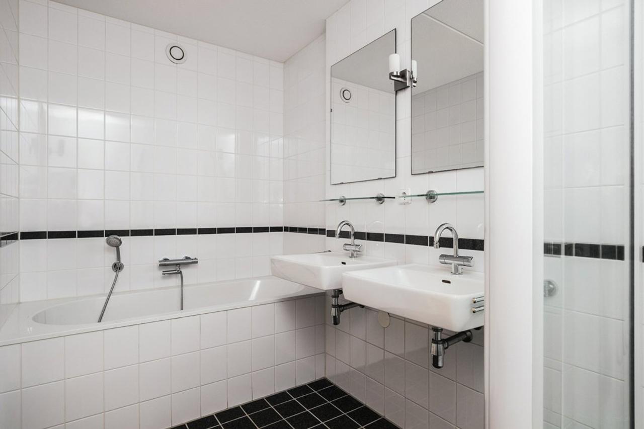 102 m² apartment with parking - Image 12