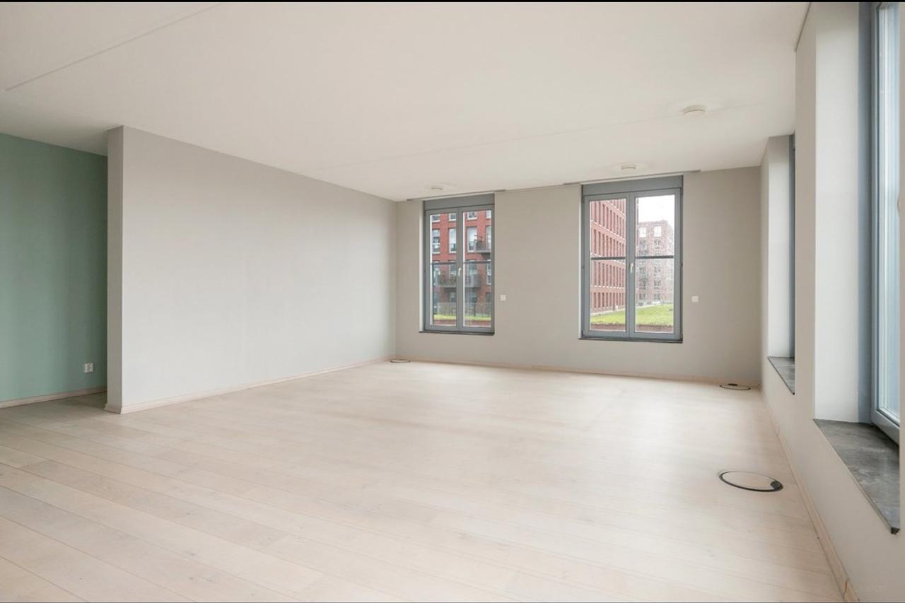 153 m² apartment with kitchen island - Image 2