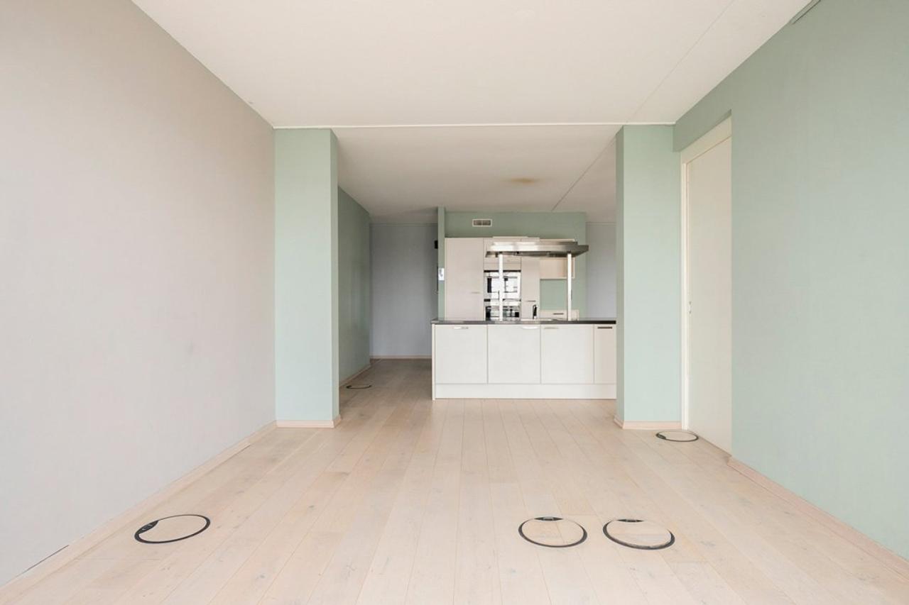 153 m² apartment with kitchen island - Image 3