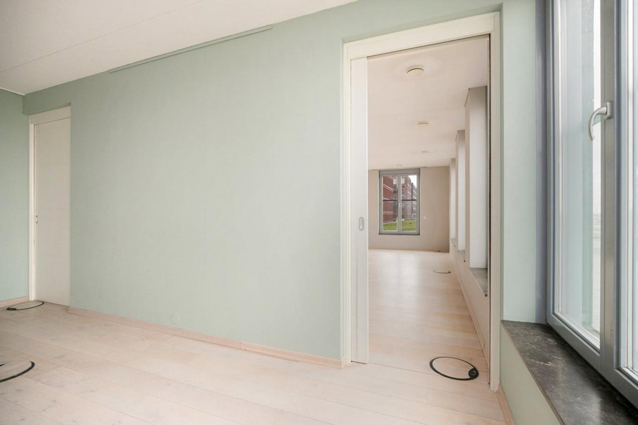 153 m² apartment with kitchen island - Image 6