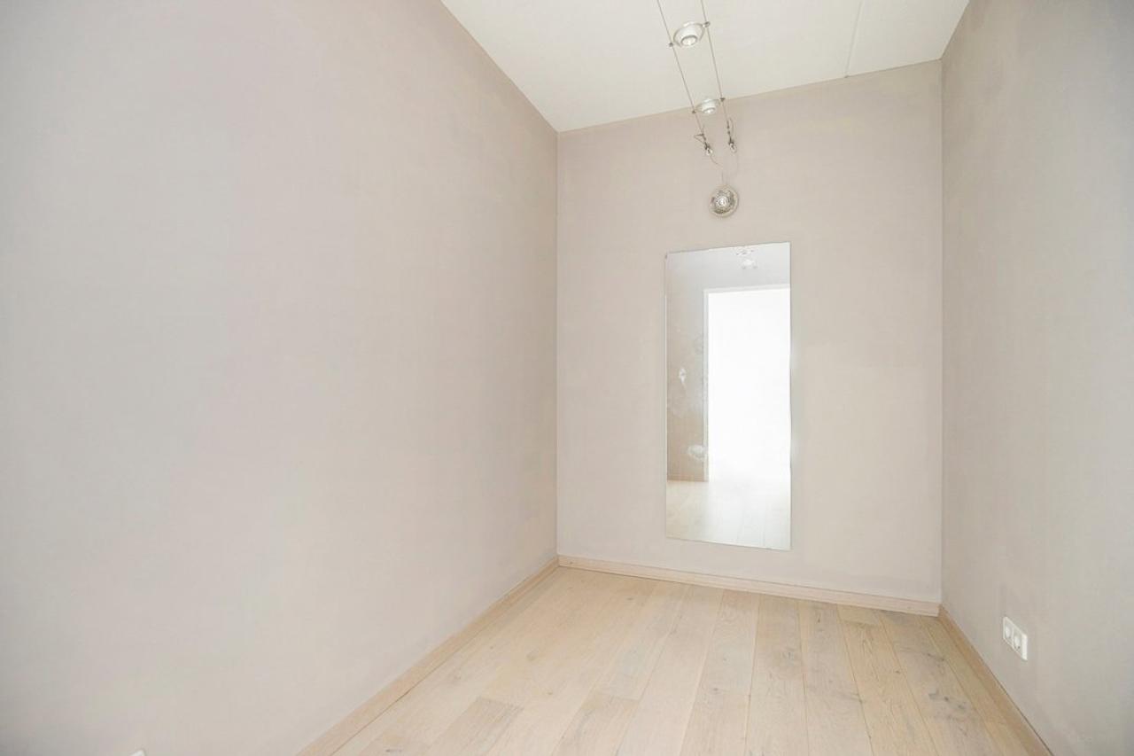 153 m² apartment with kitchen island - Image 11