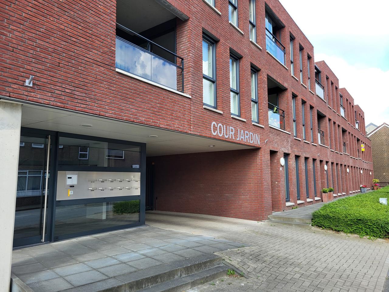 Modern 3-kamerappartement met balkon en parking - Afbeelding 1