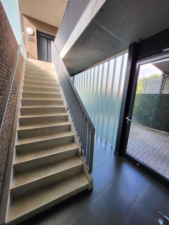 Modern 3-kamerappartement met balkon en parking - Afbeelding 6