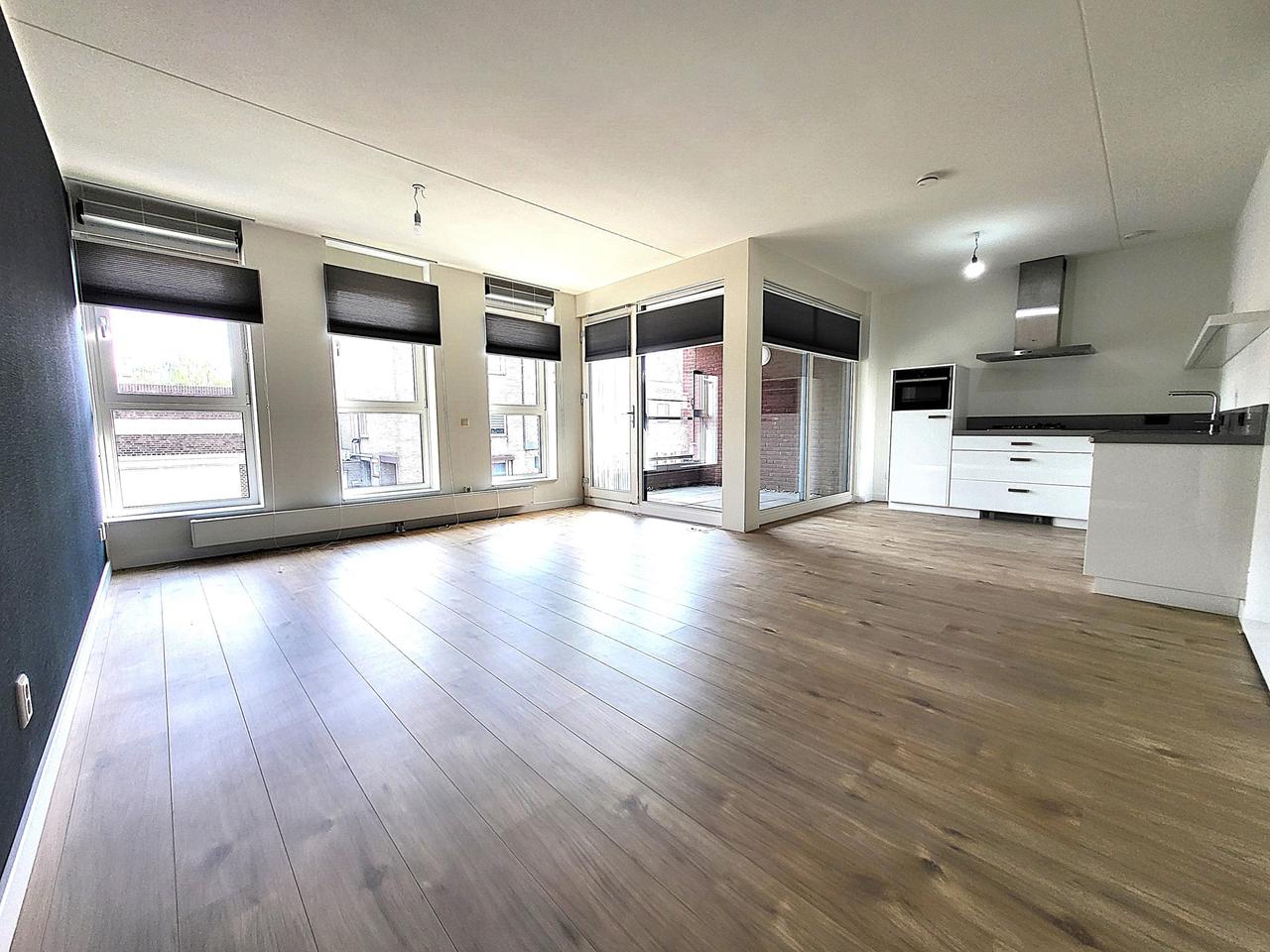 Modern 3-kamerappartement met balkon en parking - Afbeelding 12