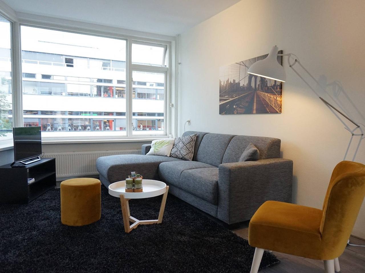 Furnished apartment with Laurens Church views - Image 3