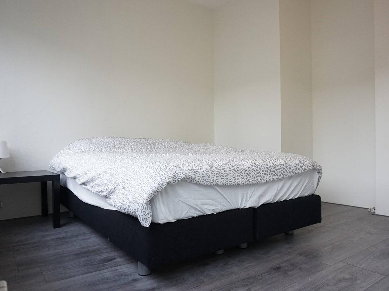 Furnished apartment with Laurens Church views - Image 8