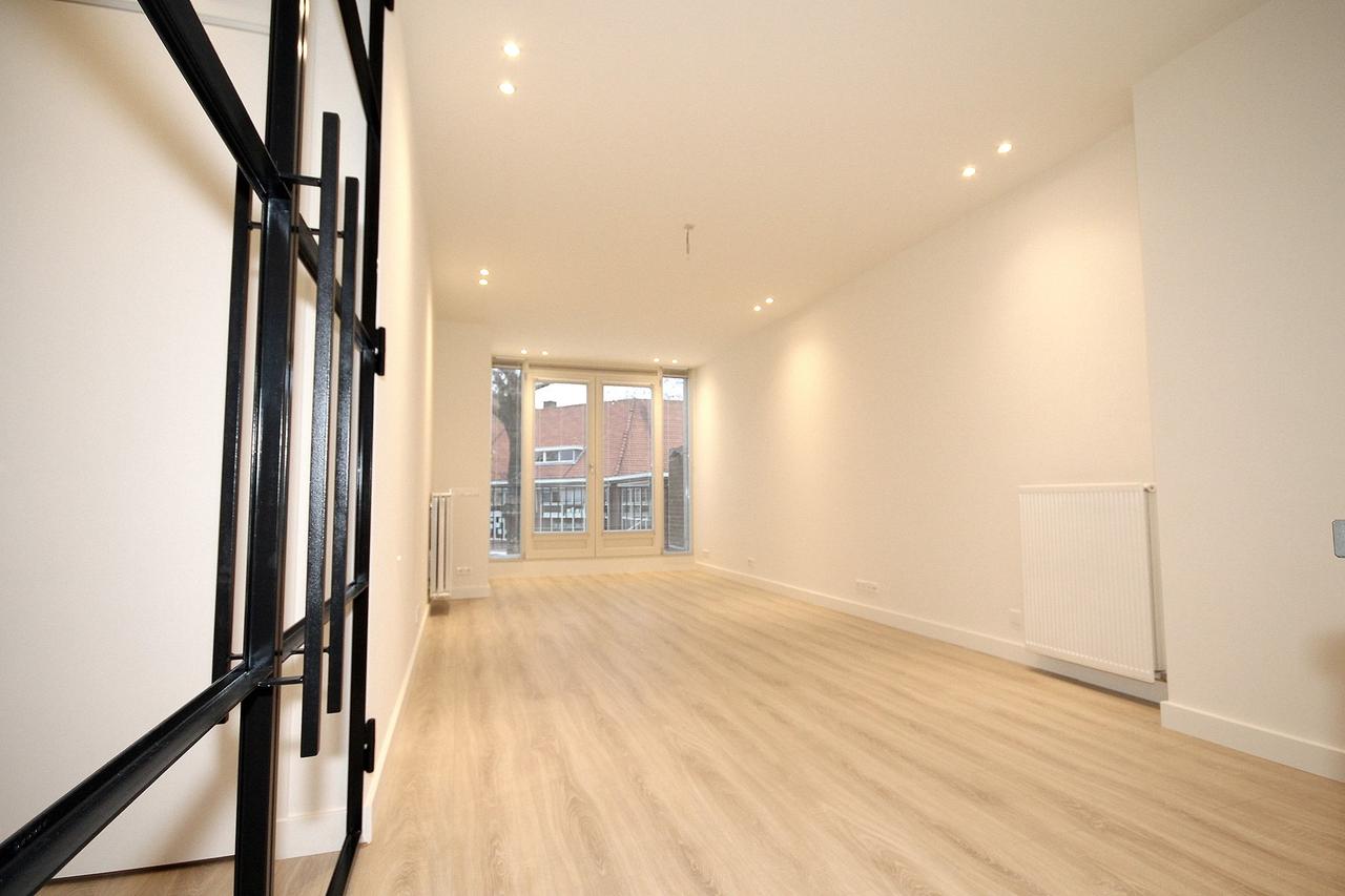 105 m² upper-floor apartment with 2 terraces - Image 2