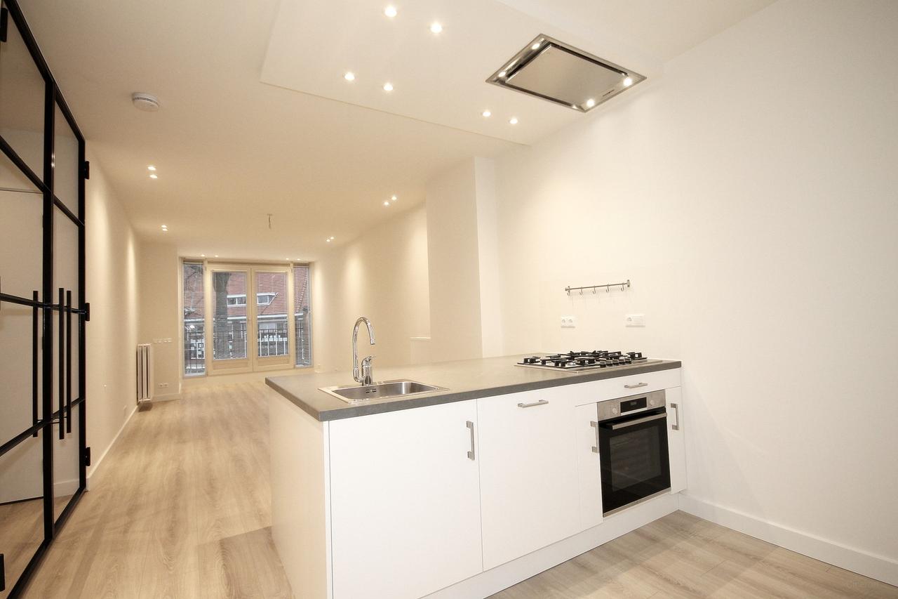 105 m² upper-floor apartment with 2 terraces - Image 3