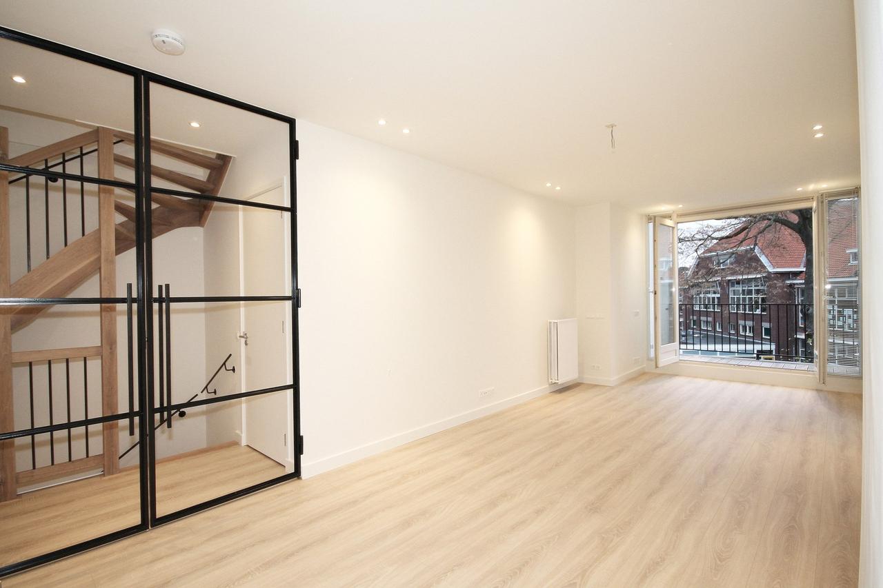 105 m² upper-floor apartment with 2 terraces - Image 4