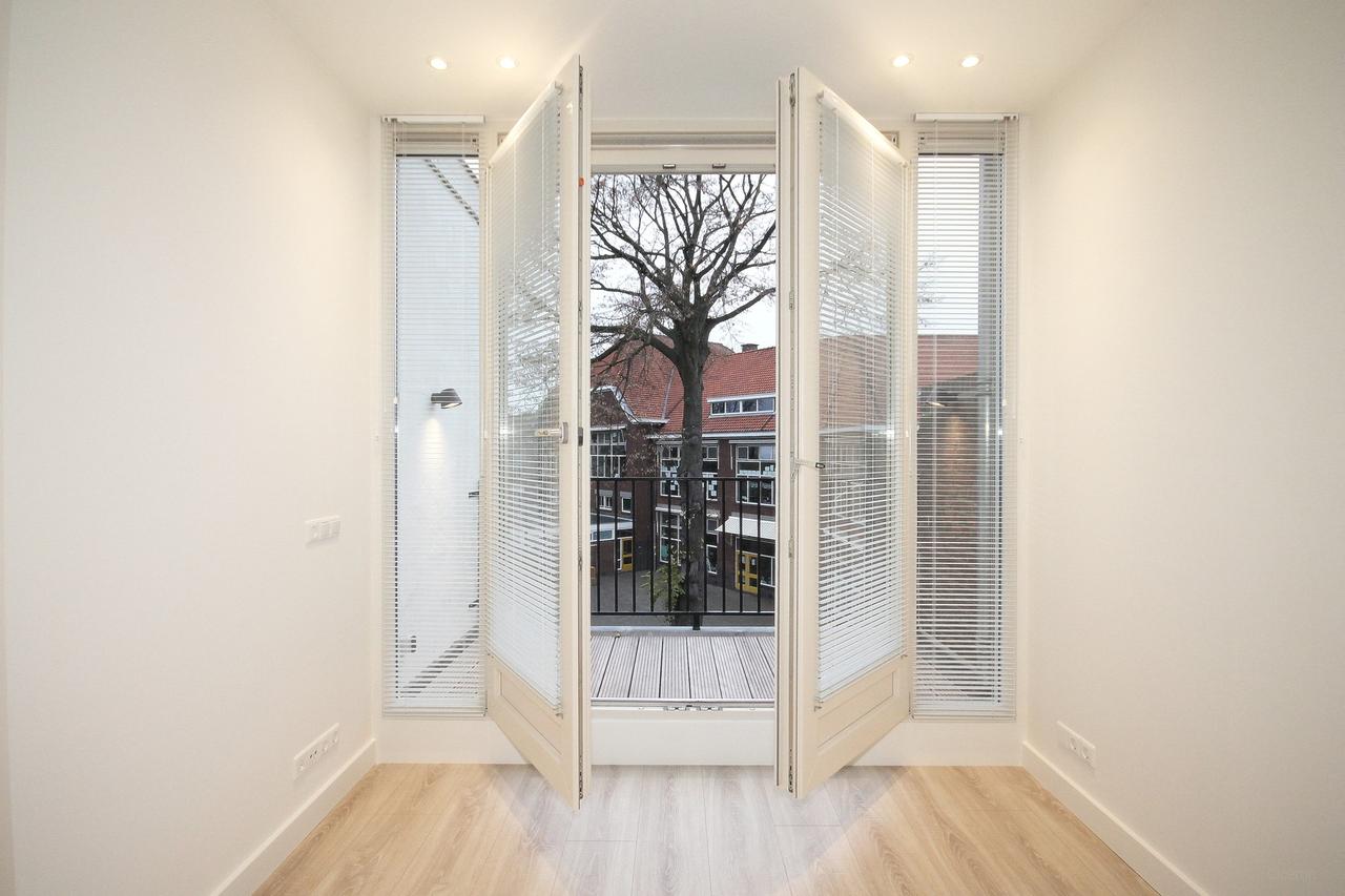 105 m² upper-floor apartment with 2 terraces - Image 31