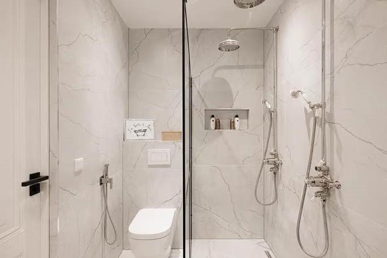 Furnished Duplex Apartment with Roof Terrace - Image 13