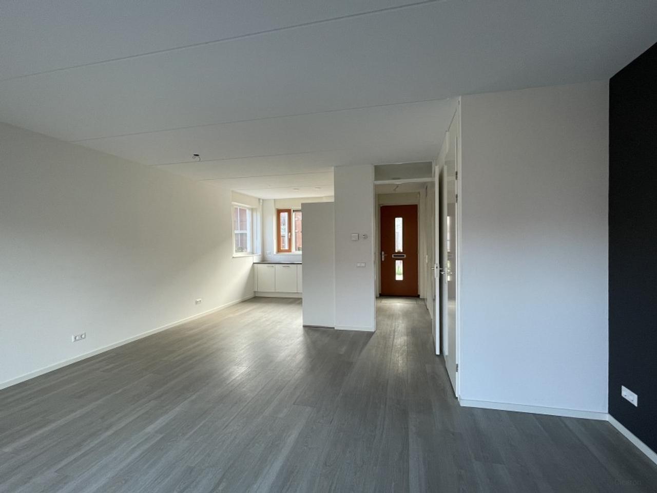 Corner house with garage and garden in Ede - Image 3