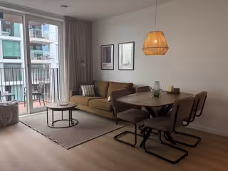 Gemeubileerd appartement met IJ-uitzicht