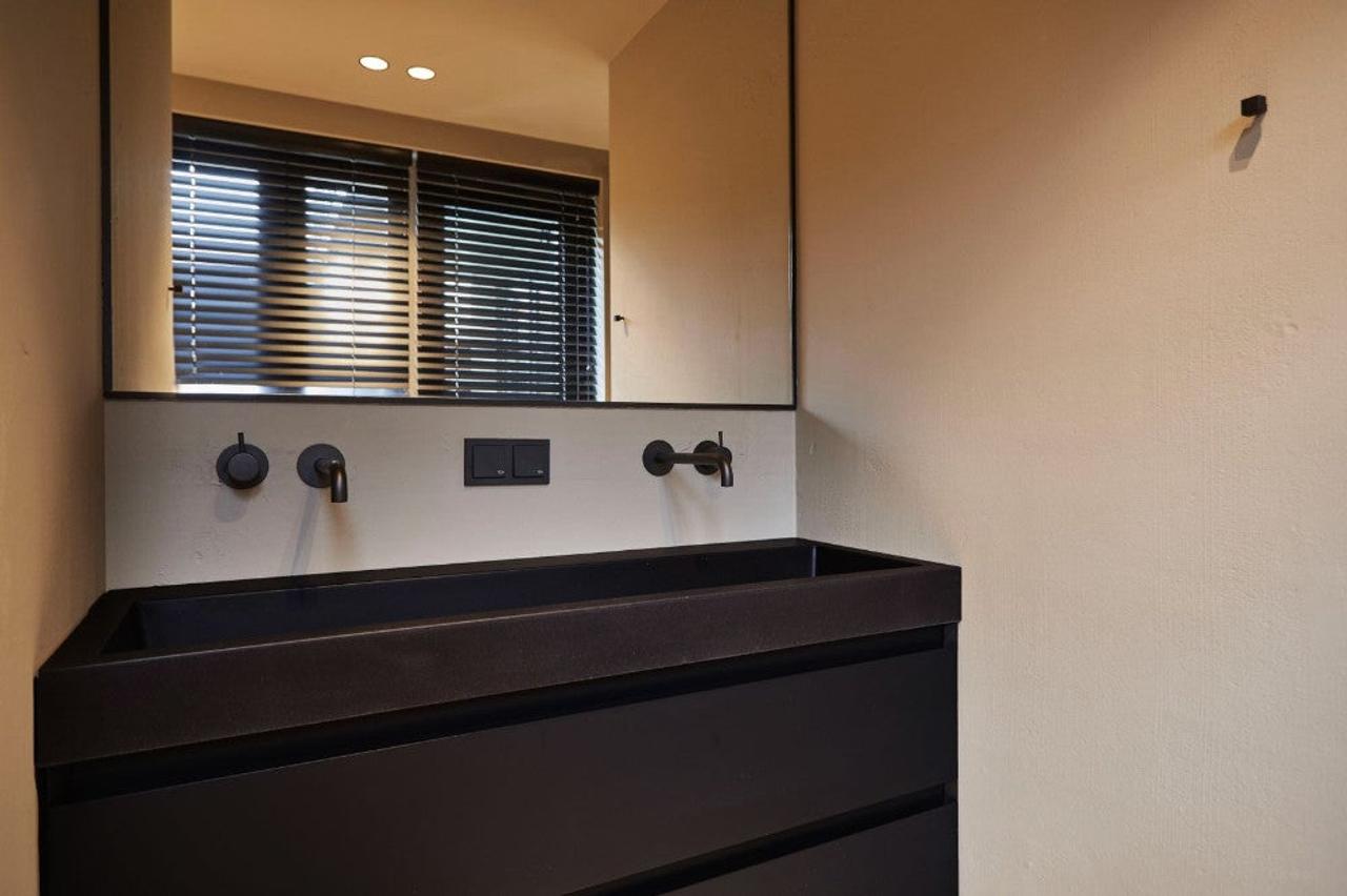 Furnished apartment with terrace in Jordaan - Image 15