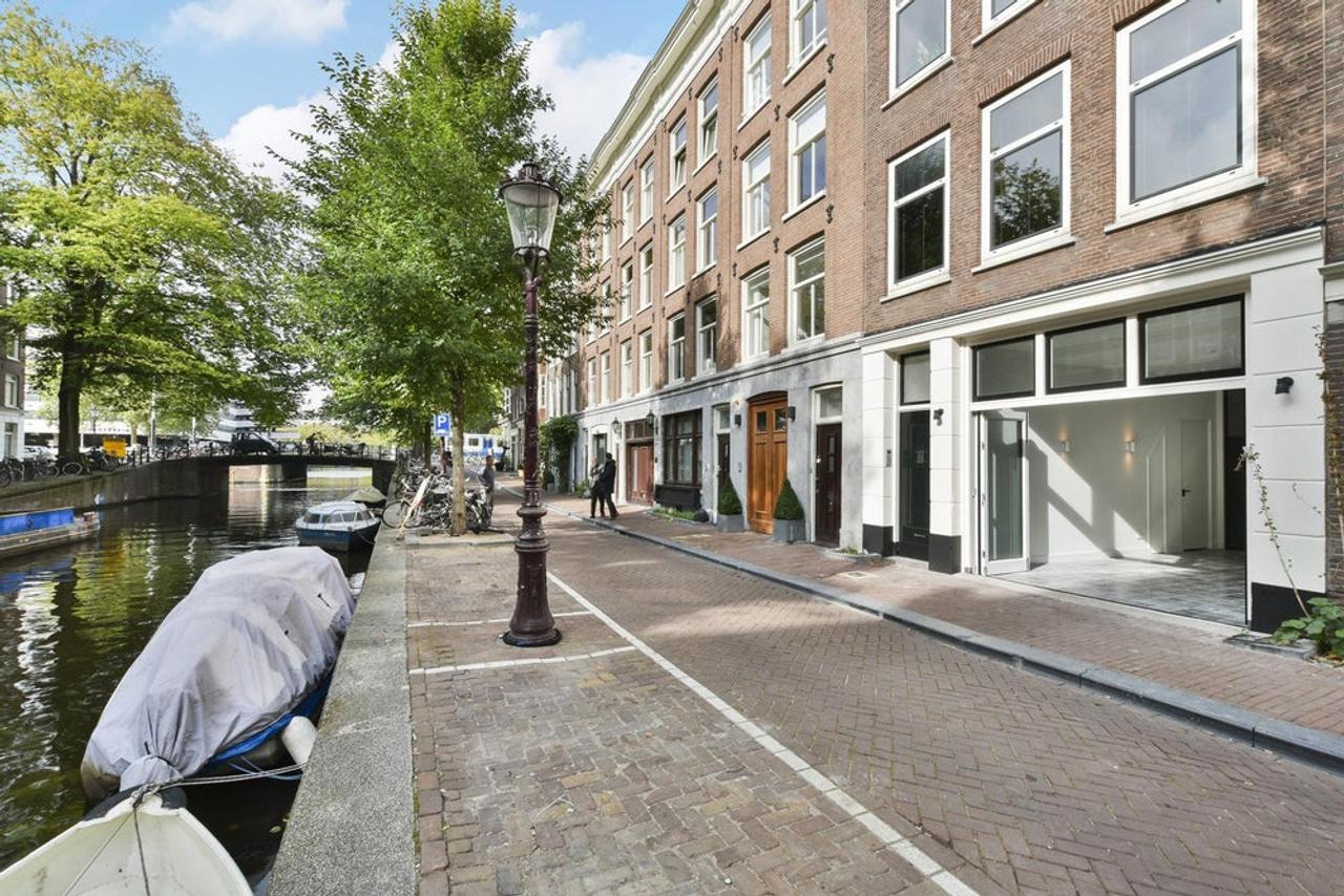 Furnished apartment with terrace in Jordaan - Image 19