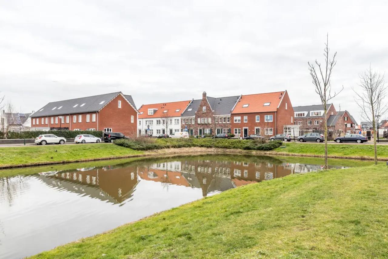 179 m² hoekappartement met parkeren - Afbeelding 2