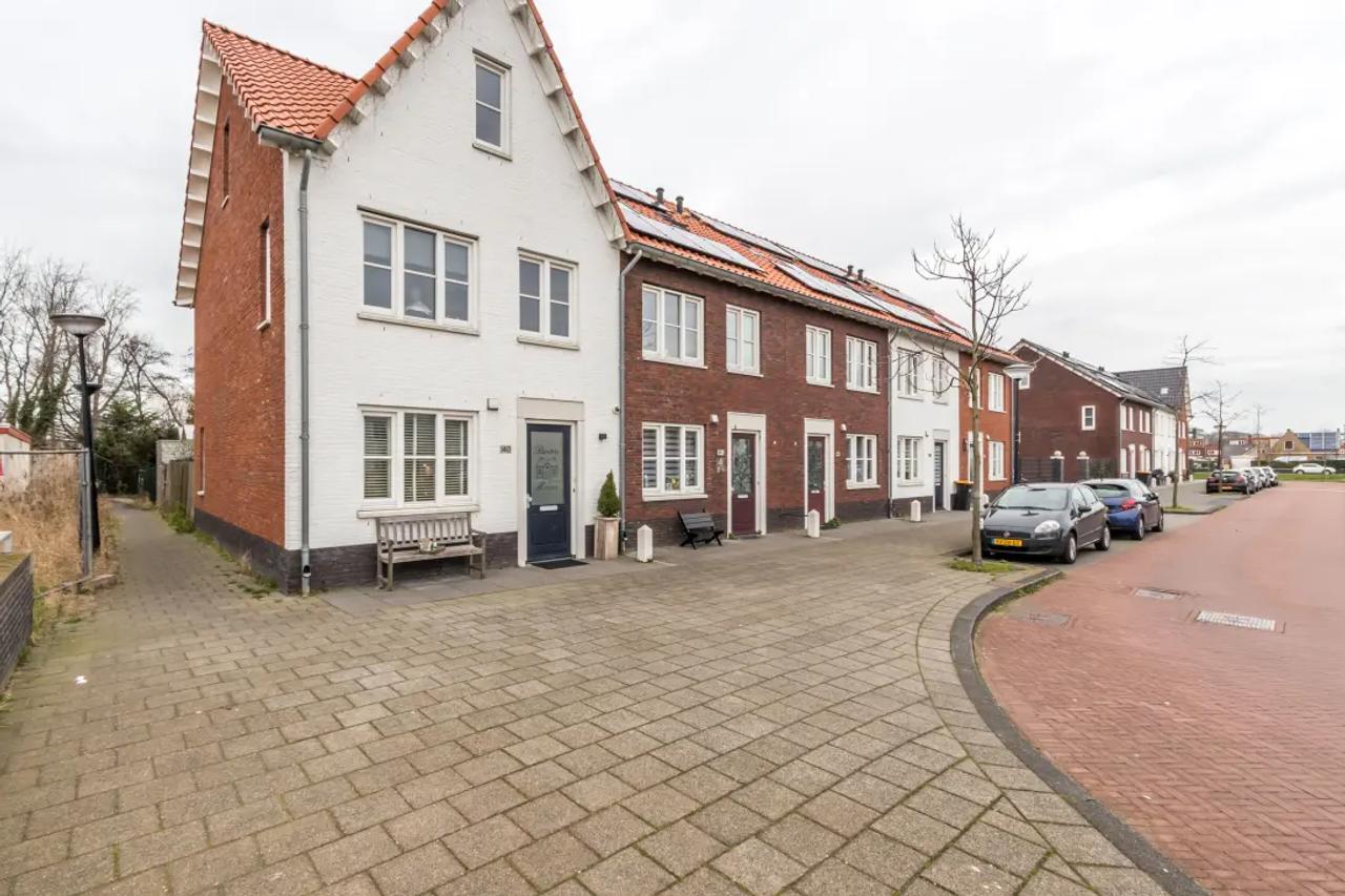 179 m² hoekappartement met parkeren - Afbeelding 4